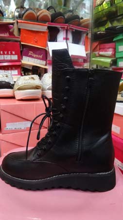 Black dame style boot Shoes 