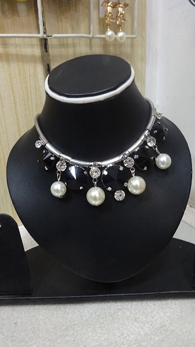 Stylish Black & White Necklace 